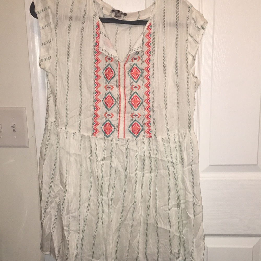 White tunic top with design
